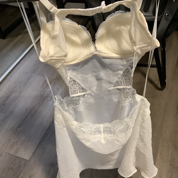 Ivory lace cut out design baby doll underwired with padded cups size 4 - Picture 6 of 8